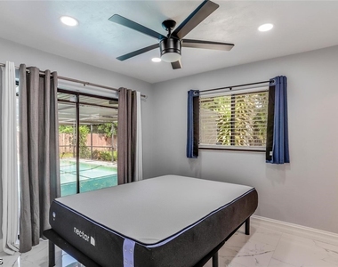 1201 Se 16th Terrace - Photo Thumbnail 15