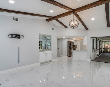 1201 Se 16th Terrace - Photo Thumbnail 8