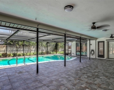 1201 Se 16th Terrace - Photo Thumbnail 20