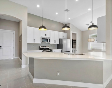15927 Mulrion Boulevard - Photo Thumbnail 6