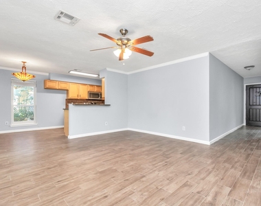13627 Greenridge Drive - Photo Thumbnail 9