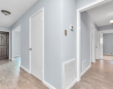 13627 Greenridge Drive - Photo Thumbnail 19