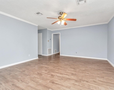 13627 Greenridge Drive - Photo Thumbnail 10