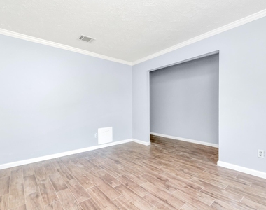 13627 Greenridge Drive - Photo Thumbnail 5