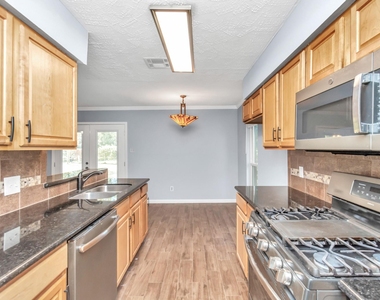 13627 Greenridge Drive - Photo Thumbnail 15