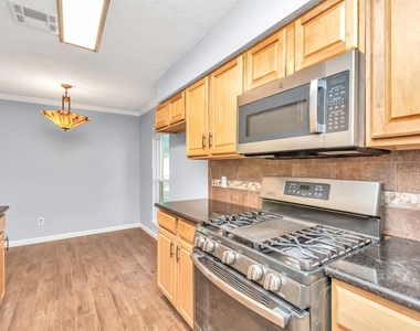13627 Greenridge Drive - Photo Thumbnail 16