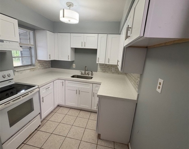 424 Valley Drive - Photo Thumbnail 5