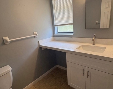 424 Valley Drive - Photo Thumbnail 11