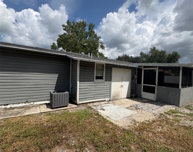 424 Valley Drive - Photo Thumbnail 1