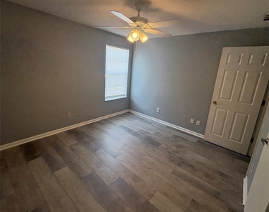 424 Valley Drive - Photo Thumbnail 12