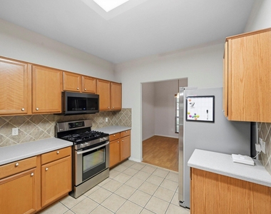 2702 Youpon Lake Court - Photo Thumbnail 6