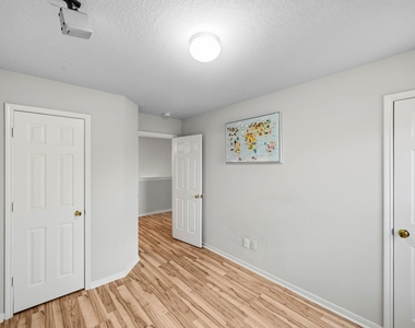 2702 Youpon Lake Court - Photo Thumbnail 21