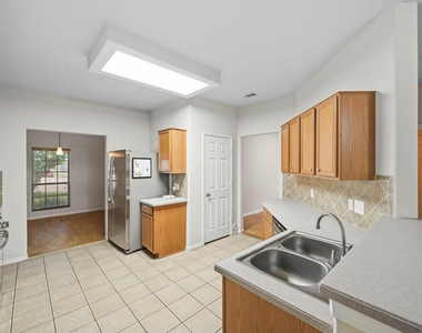 2702 Youpon Lake Court - Photo Thumbnail 4