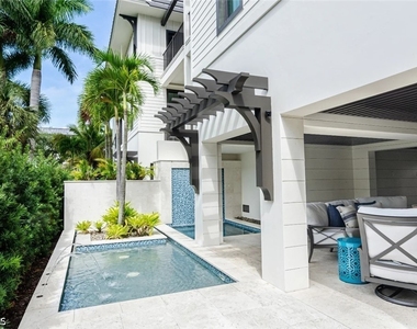 930 9th Street S - Photo Thumbnail 1
