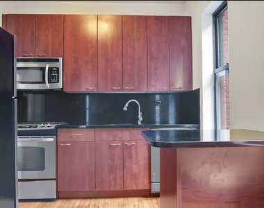 121 Madison Avenue - Photo Thumbnail 1