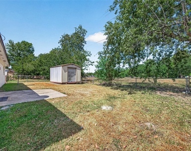 1002 Kenforest Drive - Photo Thumbnail 2