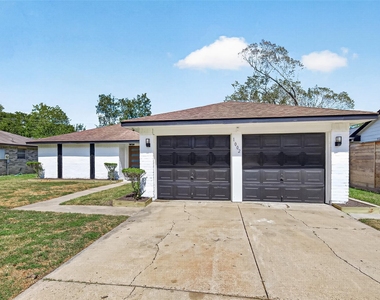 1002 Kenforest Drive - Photo Thumbnail 11