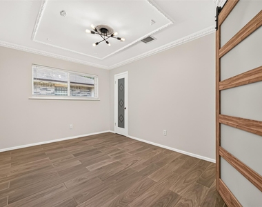 1002 Kenforest Drive - Photo Thumbnail 22