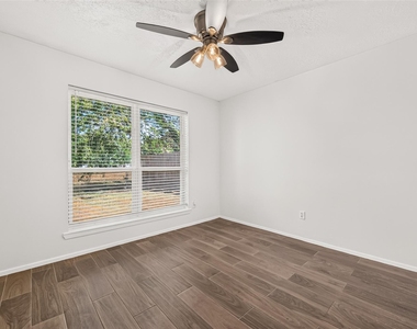 1002 Kenforest Drive - Photo Thumbnail 30