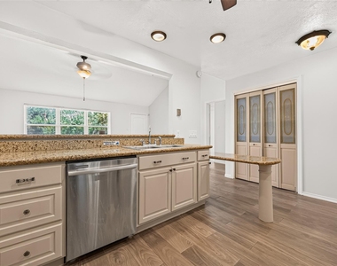 1002 Kenforest Drive - Photo Thumbnail 6