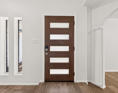 1002 Kenforest Drive - Photo Thumbnail 15