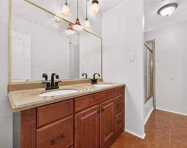 1002 Kenforest Drive - Photo Thumbnail 41