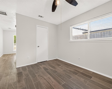 1002 Kenforest Drive - Photo Thumbnail 35