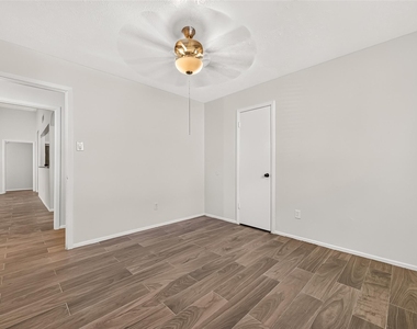 1002 Kenforest Drive - Photo Thumbnail 44