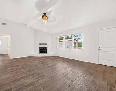 1002 Kenforest Drive - Photo Thumbnail 3