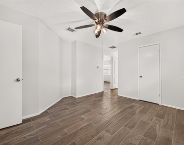 1002 Kenforest Drive - Photo Thumbnail 34