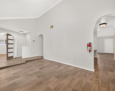 1002 Kenforest Drive - Photo Thumbnail 18