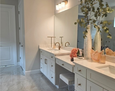 15719 Cortina Street - Photo Thumbnail 10