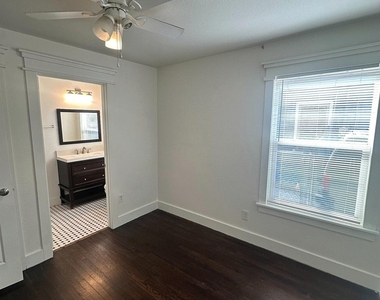 626 W 10th Street - Photo Thumbnail 2
