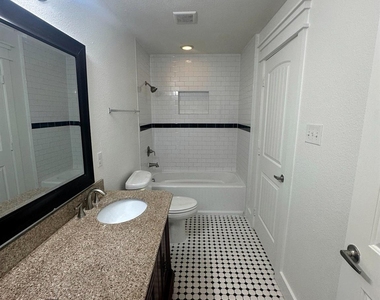 626 W 10th Street - Photo Thumbnail 10