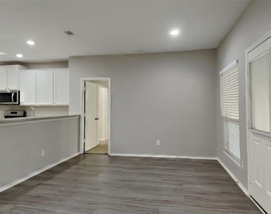11409 Ryan Court - Photo Thumbnail 3
