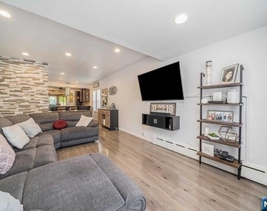 296 Willow - Photo Thumbnail 2