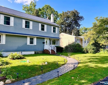 85 Lakeshore - Photo Thumbnail 17