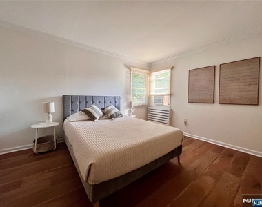 85 Lakeshore - Photo Thumbnail 4