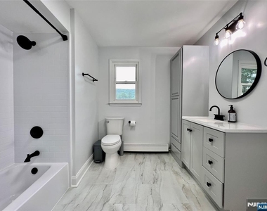 85 Lakeshore - Photo Thumbnail 6