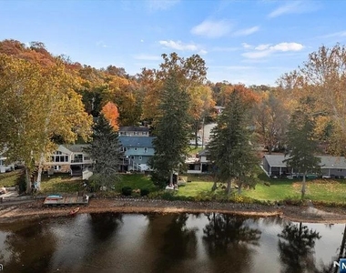 85 Lakeshore - Photo Thumbnail 18