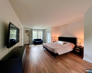 85 Lakeshore - Photo Thumbnail 2