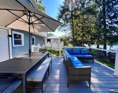 85 Lakeshore - Photo Thumbnail 16