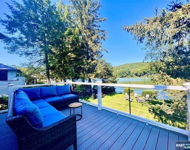 85 Lakeshore - Photo Thumbnail 11