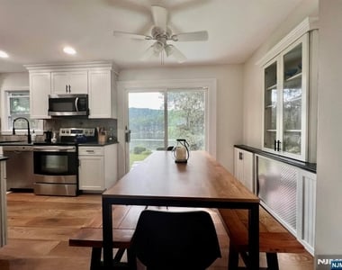 85 Lakeshore - Photo Thumbnail 12