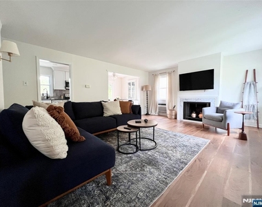 85 Lakeshore - Photo Thumbnail 13