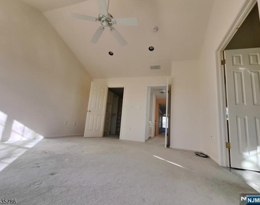 219 Warbler - Photo Thumbnail 14