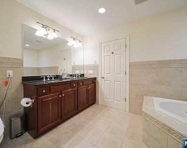 2 Candlewood - Photo Thumbnail 24