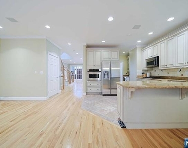 2 Candlewood - Photo Thumbnail 12