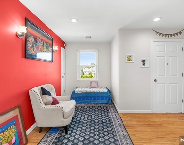 813 Morton - Photo Thumbnail 14