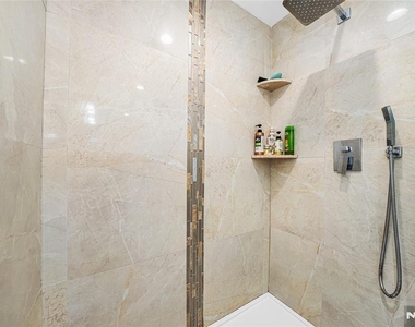 813 Morton - Photo Thumbnail 15